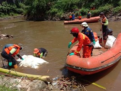 3 Hari Hilang, Wanita Lansia Ditemukan Tewas Hanyut di Kali Ciliwung