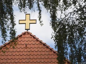 Gelar Kebaktian yang Dibanjiri Jemaat, Gereja di Paris Picu Kemarahan