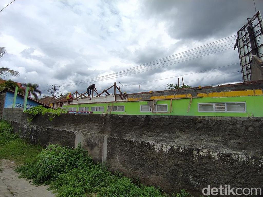 Pembangunan Gerbang Candi Borobudur, Gedung Sekolah Ikut Digusur