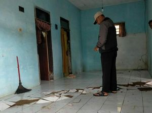 13 Rumah Rusak Akibat Pergerakan Tanah di Ciamis 13 Rumah Rusak Akibat Pergerakan Tanah di Ciamis