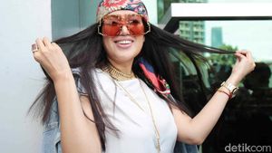Sania Muncul Lagi, ke Mana Saja?