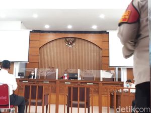 Pengacara Klaim Undangan Pernikahan Anak HRS Hanya Terkirim 17 Pengacara Klaim Undangan Pernikahan Anak HRS Hanya Terkirim 17