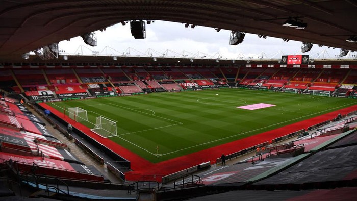 SOUTHAMPTON, ENGLAND - OCTOBER 25: General view inside the stadium prior to the Premier League match between Southampton and Everton at St Marys Stadium on October 25, 2020 in Southampton, England. Sporting stadiums around the UK remain under strict restrictions due to the Coronavirus Pandemic as Government social distancing laws prohibit fans inside venues resulting in games being played behind closed doors. (Photo by Andy Rain - Pool/Getty Images)