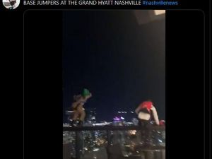 Bikin Panik, Dua Tamu Nekat Terjun dari Atap Hotel Mewah Pakai Parasut Bikin Panik, Dua Tamu Nekat Terjun dari Atap Hotel Mewah Pakai Parasut
