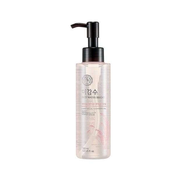 Cleansing oil dari The Face Shop ini mengandung ekstrak beras dan minyak beras, bersama dengan minyak jojoba untuk menambah dosis antioksidan.