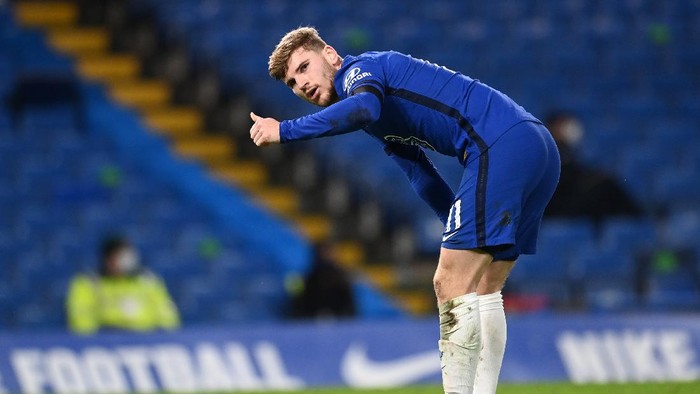 LONDON, ENGLAND - JANUARY 03: Timo Werner of Chelsea looks on as he gestures during the Premier League match between Chelsea and Manchester City at Stamford Bridge on January 03, 2021 in London, England. The match will be played without fans, behind closed doors as a Covid-19 precaution. (Photo by Andy Rain - Pool/Getty Images)