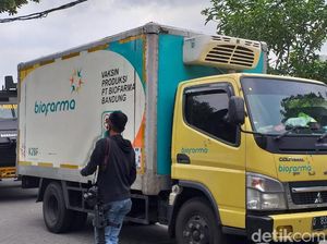 Vaksin COVID-19 Tiba di Surabaya Dikawal Baracuda