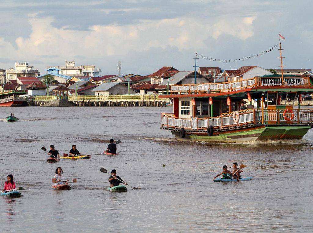 Serunya Berwisata di Sungai Kapuas Serunya Berwisata di Sungai Kapuas