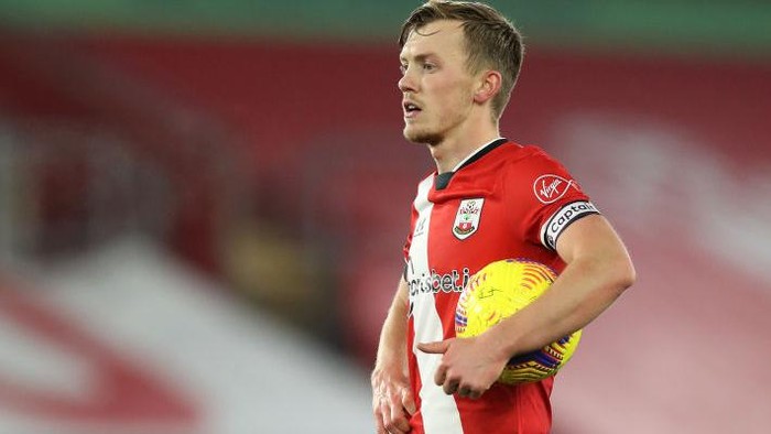 SOUTHAMPTON, ENGLAND - DECEMBER 29: James Ward-Prowse of Southampton prepares to take a free kick during the Premier League match between Southampton and West Ham United at St Marys Stadium on December 29, 2020 in Southampton, England. The match will be played without fans, behind closed doors as a Covid-19 precaution. (Photo by Naomi Baker/Getty Images)