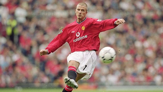 19 Aug 2001:  David Beckham of Manchester United takes a trademark free-kick during the FA Barclaycard Premiership match against Fulham played at Old Trafford, in Manchester, England. Manchester United won the match 3-2.  Mandatory Credit: Alex Livesey /Allsport