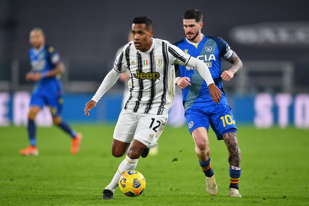 TURIN, ITALY - JANUARY 03: Alex Sandro of Juventus F.C. runs with the ball under pressure from Rodrigo De Paul of Udinese Calcio during the Serie A match between Juventus and Udinese Calcio at Allianz Stadium on January 03, 2021 in Turin, Italy. Sporting stadiums around Italy remain under strict restrictions due to the Coronavirus Pandemic as Government social distancing laws prohibit fans inside venues resulting in games being played behind closed doors. (Photo by Valerio Pennicino/Getty Images)