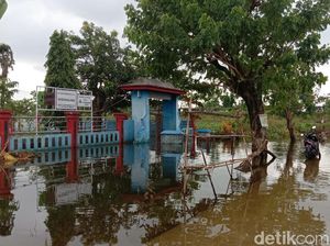 Banjir Akibat Tanggul Jebol di Kudus Belum Usai, Puluhan Rumah Masih Terendam Banjir Akibat Tanggul Jebol di Kudus Belum Usai, Puluhan Rumah Masih Terendam