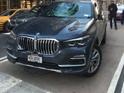 Aksi Brutal Rombongan Pesepeda: Pukul, Tendang, dan Rusak Mobil BMW X5