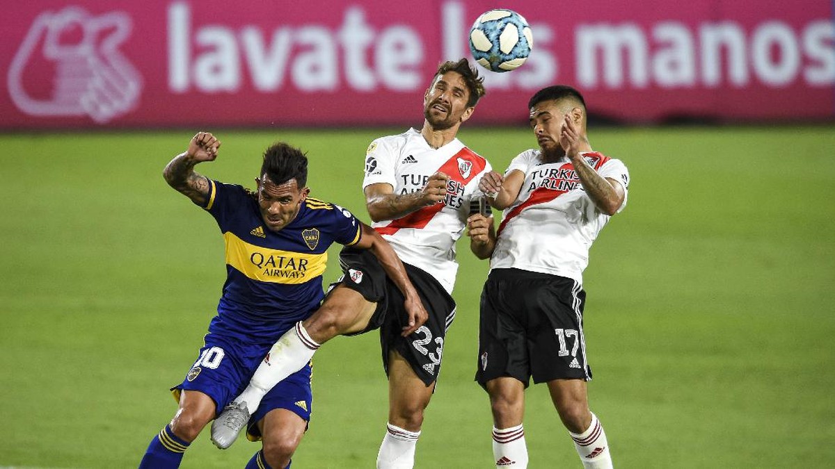 Ada Seruan Patahkan Kaki Lawan Saat Boca Juniors Vs River Plate. Foto: Marcelo Endelli/Getty Images
