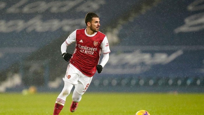 WEST BROMWICH, ENGLAND - JANUARY 02: Dani Ceballos of Arsenal runs with the ball during the Premier League match between West Bromwich Albion and Arsenal at The Hawthorns on January 02, 2021 in West Bromwich, England. The match will be played without fans, behind closed doors as a Covid-19 precaution. (Photo by Tim Keeton - Pool/Getty Images)