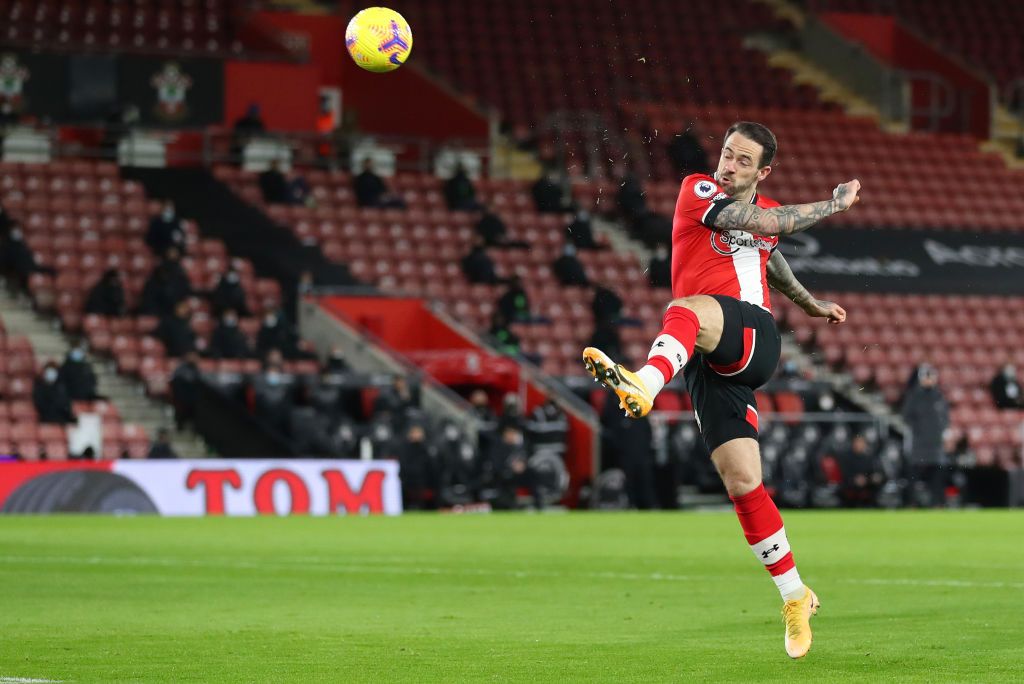 SOUTHAMPTON, ENGLAND - JANUARY 04: Danny Ings of Southampton scores their team's first goal during the Premier League match between Southampton and Liverpool at St Mary's Stadium on January 04, 2021 in Southampton, England. The match will be played without fans, behind closed doors as a Covid-19 precaution. (Photo by Naomi Baker/Getty Images)