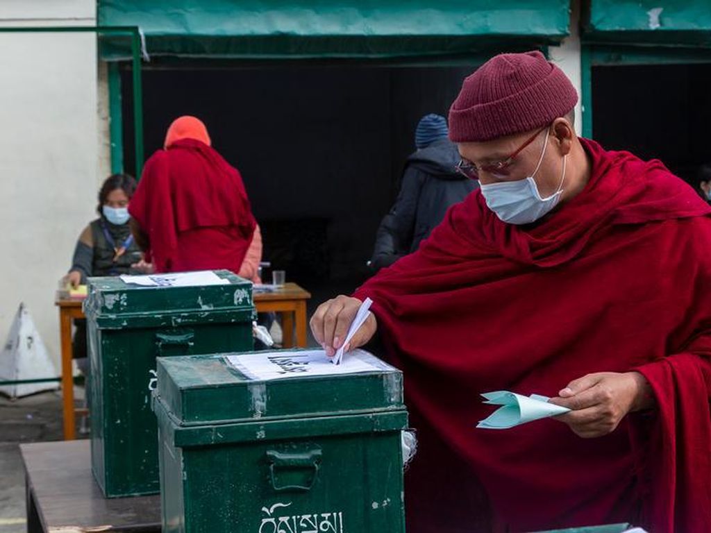 Diaspora Tibet Pilih Pemerintahan Baru Eksil di India Diaspora Tibet Pilih Pemerintahan Baru Eksil di India
