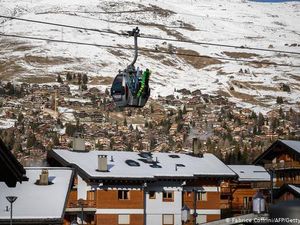 Sempat Heboh, Swiss Bantah Ratusan Turis Inggris Kabur dari Karantina Resor Ski