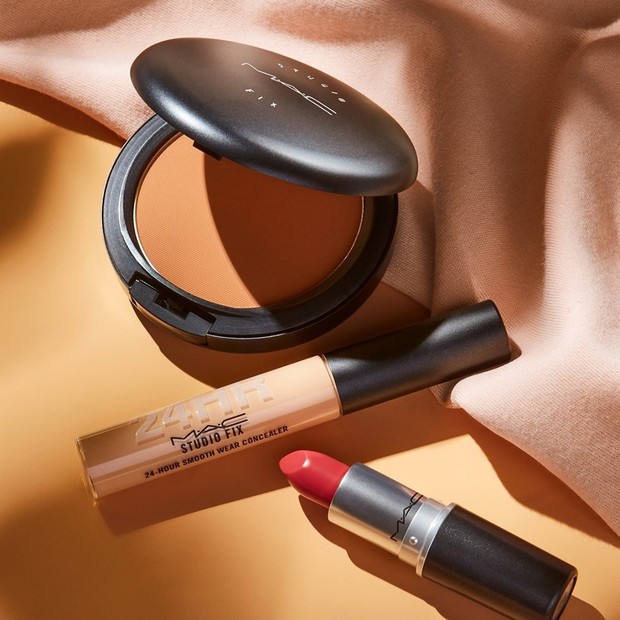 Fragrances/instagram.com/maccosmetics Meskipun pewangi sintetis dan alami sering ditambahkan ke produk untuk membuatnya harum, tetapi pewangi tersebut bisa merusak kalau kamu memiliki kulit sensitif atau kering.