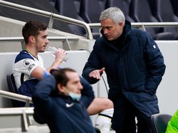 Mourinho Wanti-wanti Harry Winks dan Valencia