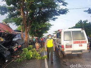 Pemotor di Lamongan Tewas Tertabrak Saat Mendahului Truk