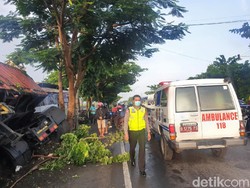 Pemotor di Lamongan Tewas Tertabrak Saat Mendahului Truk