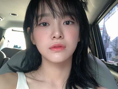 10 Potret Cantik Kim Sejeong yang Kini Mantap Jadi Aktris