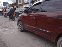 Warga Keluhkan Jalan Karya Jaya Medan Rusak, Minta Segera Diperbaiki