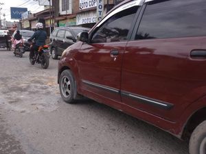 Warga Keluhkan Jalan Karya Jaya Medan Rusak, Minta Segera Diperbaiki Warga Keluhkan Jalan Karya Jaya Medan Rusak, Minta Segera Diperbaiki
