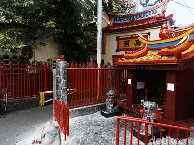 Foto: Wihara di Glodok Bersolek Sambut Imlek