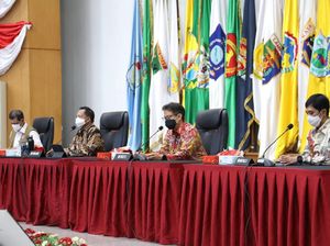 Mendagri: Jangan Sampai Rebutan Seolah Vaksin COVID Seperti Emas
