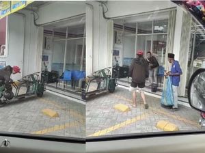 Mulia! Anak Motor Ini Beri Makan Pemulung di Pinggir Jalan