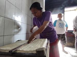 Curhat Perajin Tahu di Kuningan, Kedelai Mahal Bikin Menangis