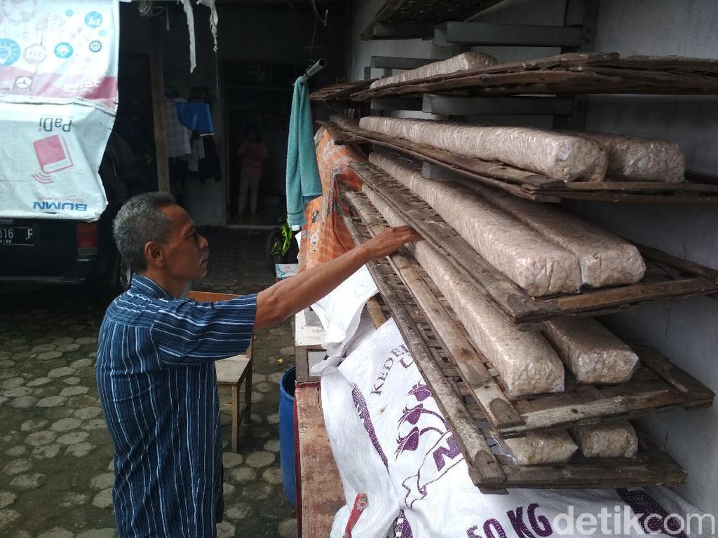 Demi Tetap Produksi, Perajin di Cirebon Kurangi Ukuran Tempe Demi Tetap Produksi, Perajin di Cirebon Kurangi Ukuran Tempe