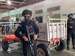 Polda Sulut Kerahkan Brimob untuk Jaga 15 Ribu Dosis Vaksin Corona
