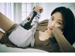 10 Potret Moon Ga Young, Si Cantik Jadi Cewek Jelek di True Beauty