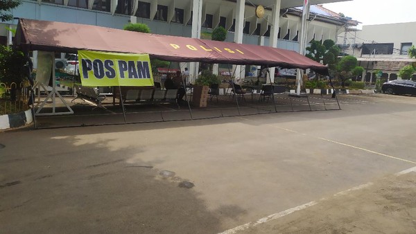 Polisi Jaga di PN Jaksel di Sidang Praperadilan Lanjutan Habib Rizieq (Arun-detikcom) Polisi Jaga di PN Jaksel di Sidang Praperadilan Lanjutan Habib Rizieq (Arun-detikcom)