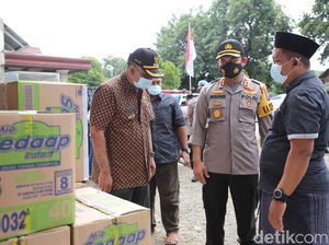 Korban Banjir di Jombang Digelontor Bantuan Sembako Hingga Masker