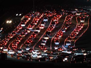 Potret Antrean Tes COVID-19 di AS