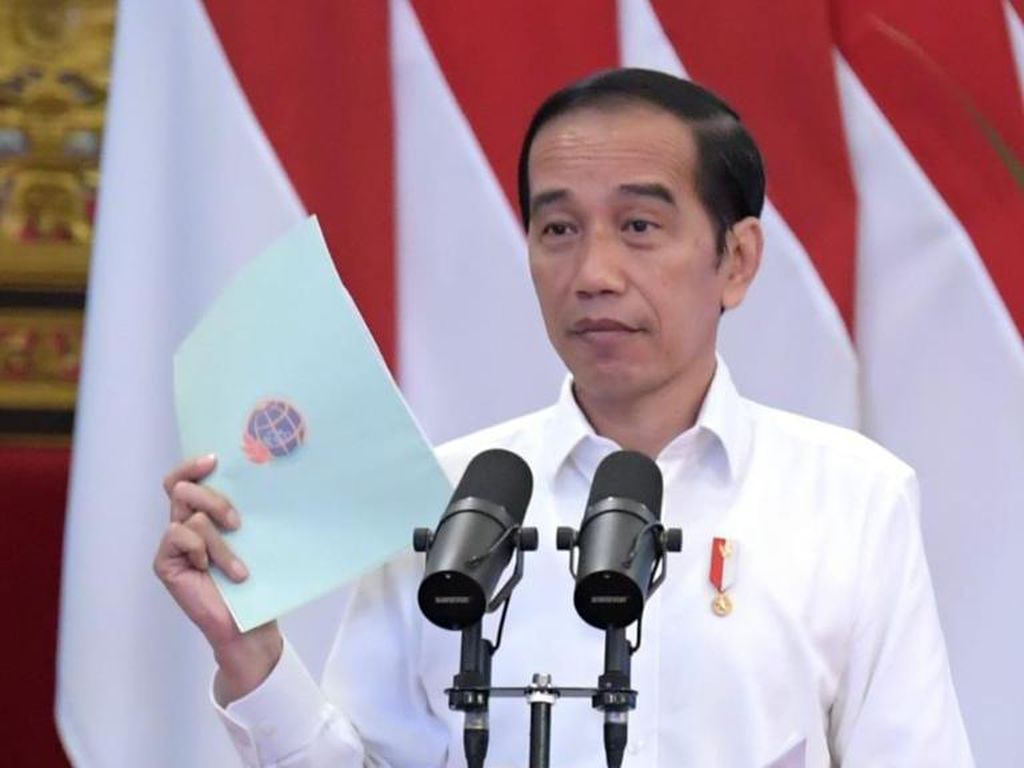 Serahkan SK Hutan Adat, Sosial, dan TORA se-RI, Ini Pesan Jokowi Serahkan SK Hutan Adat, Sosial, dan TORA se-RI, Ini Pesan Jokowi