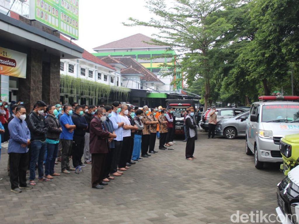 16 Nakes IGD RSUD Jombang Terpapar COVID-19, Satu Meninggal Dunia 16 Nakes IGD RSUD Jombang Terpapar COVID-19, Satu Meninggal Dunia