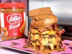 Sekali Gigit Burger Biscoff, Bisa Makan Malam Sekaligus Dessert