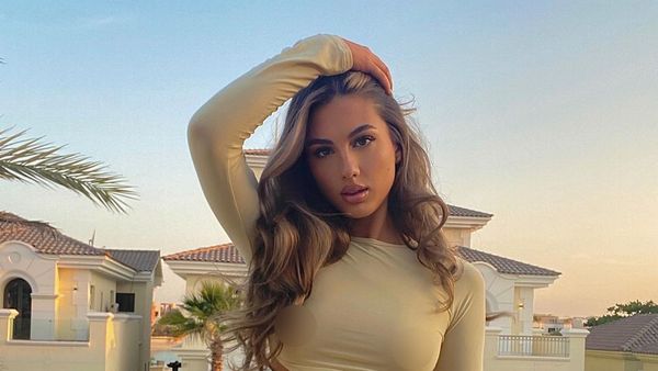 Putri Politisi Inggris Pose Seksi Tanpa Bra di Dubai, Gayanya Jadi Sorotan