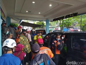 Aktivitas Merapi Meningkat, Ratusan Warga Magelang Balik ke Pengungsian Aktivitas Merapi Meningkat, Ratusan Warga Magelang Balik ke Pengungsian
