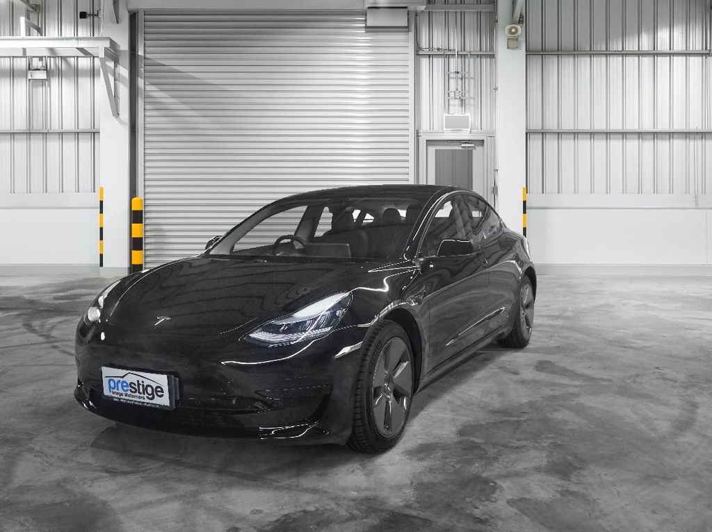 Sok Ah! Pakai Fitur Autopilot Tesla Pengendara Ini Duduk di Kursi Belakang