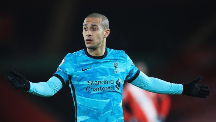 SOUTHAMPTON, ENGLAND - JANUARY 04: Thiago Alcantara of Liverpool reacts during the Premier League match between Southampton and Liverpool at St Marys Stadium on January 04, 2021 in Southampton, England. The match will be played without fans, behind closed doors as a Covid-19 precaution. (Photo by Adam Davy - Pool/Getty Images)