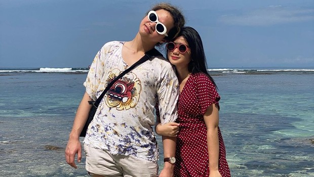 Tiisa dan Dul/instagram.com/duljaelani Tiisa dan Dul liburan bersama ke pantai/instagram.com/duljaelani
