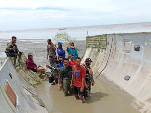 Selain Puing Diduga Badan Pesawat, Polda Kalteng Juga Temukan Pelampung Selain Puing Diduga Badan Pesawat, Polda Kalteng Juga Temukan Pelampung