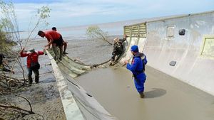 Penampakan Puing-puing Pecahan Roket China yang Ditemukan di Kalteng