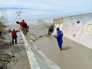Puing Logam Ada Tulisan CNSA Ditemukan di Kalteng, Lapan Duga Bagian Roket Puing Logam Ada Tulisan CNSA Ditemukan di Kalteng, Lapan Duga Bagian Roket